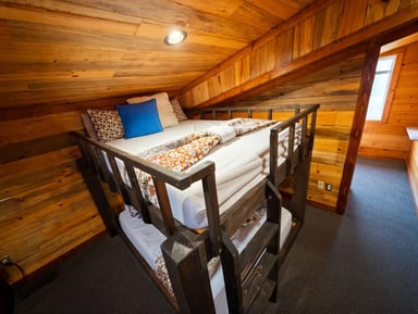 Queen Bunkroom