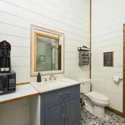 Prism Pines | Private Lake, Pool & Outdoor Kitchen