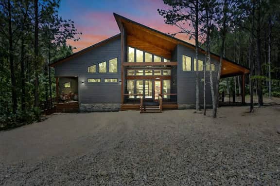 Special | Heated Pool • Hot Tub • Pets • Fire Pit