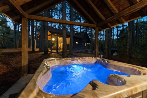 HotTub • Fireplace • Pet‑Friendly • Sauna w King